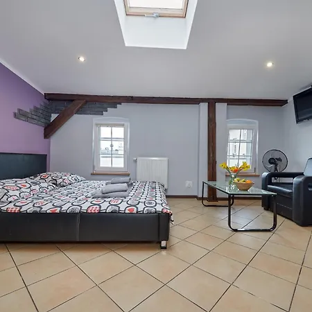 Apartment Crystal Ix